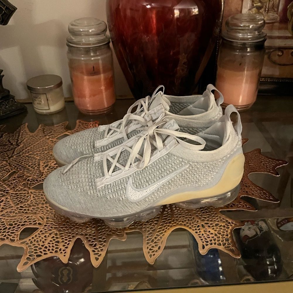 - Vapor max size 9 - Picture 3 of 4